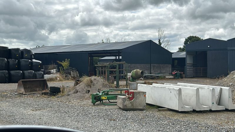 Farm painting sheds in Kill